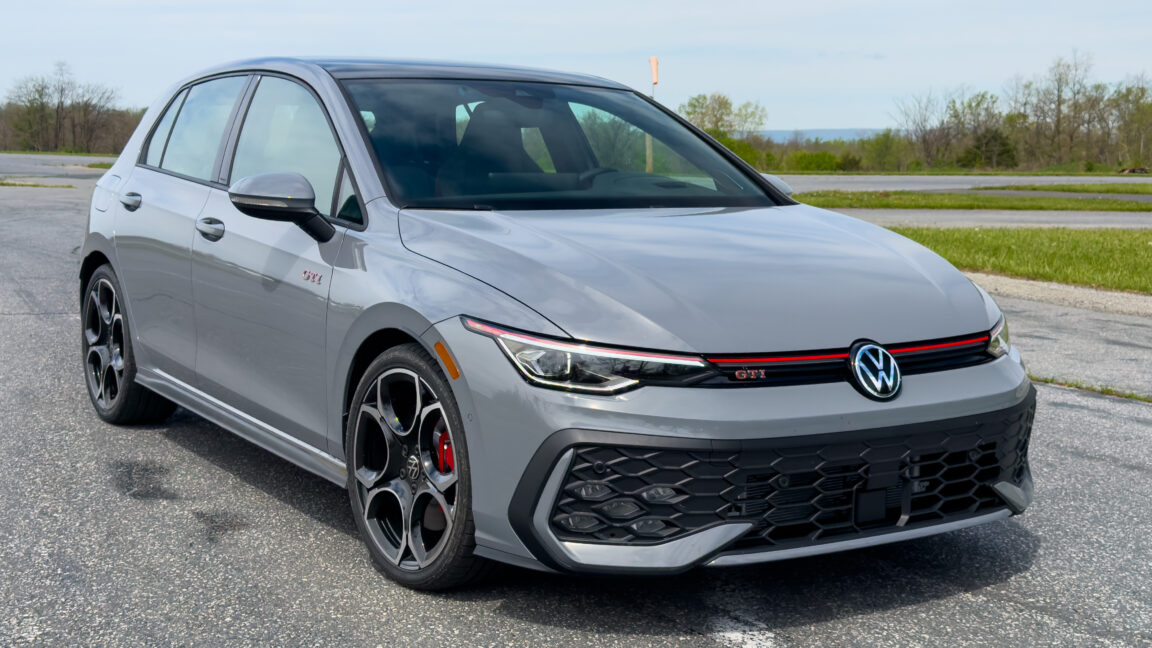 2025 VW GOLF GTI: دکمه ها در منو برمی گردند ، لبخند هرگز از بین نمی رود